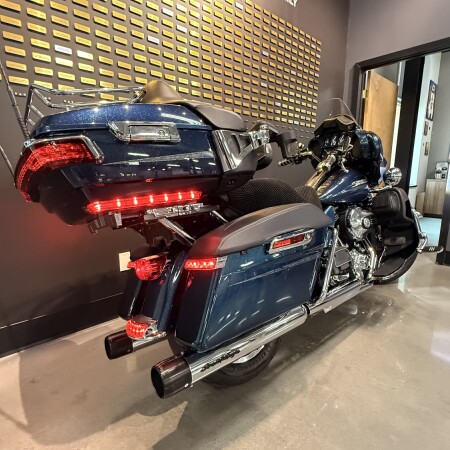 2016 Harley-Davidson® Electra Glide® Ultra Classic® Custom Colour Cosmic Blue Pearl thumb 0