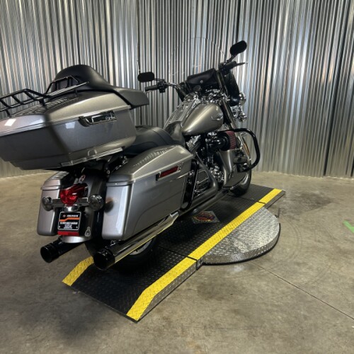 2016 Harley-Davidson® Road King® Billet Silver thumb 2