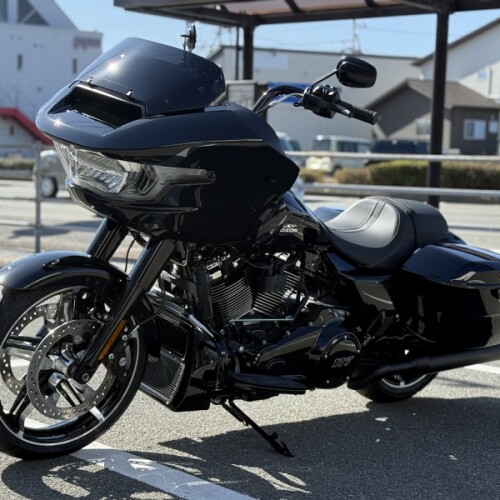 2026 Harley-Davidson® Road Glide™ Vivid Black Black Trim thumb 3