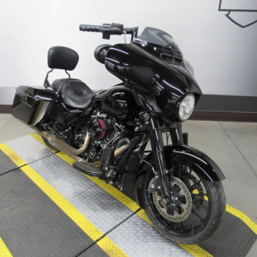 FLHXS 2018 Street Glide® Special thumb 3
