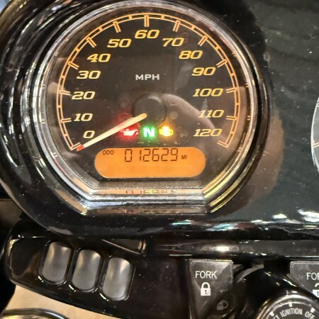 2022 Harley-Davidson® Road Glide® ST Vivid Black thumb 2