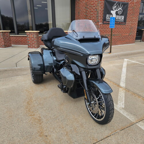 2026 Harley-Davidson® Street Glide 3 Limited Iron Horse Metallic Chrome Trim thumb 1