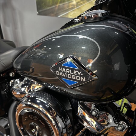 2025 Harley-Davidson® Heritage Classic IRON HORSE MTLC W/ PINSTRIP thumb 3
