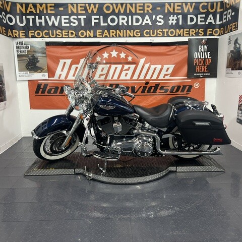 FLSTNSE 2014 CVO™ Softail Deluxe® thumb 3