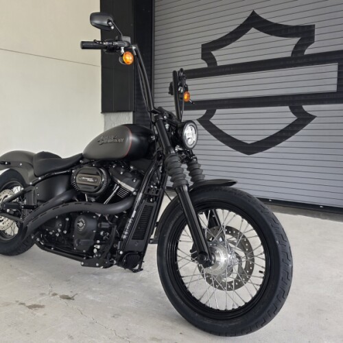 2018 Harley-Davidson® Street Bob® Industrial Gray Denim/Black Denim thumb 3