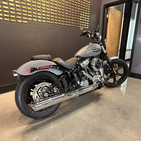 2026 Harley-Davidson® Street Bob® Dark Billiard Gray Chrome Cast Wheels thumb 0