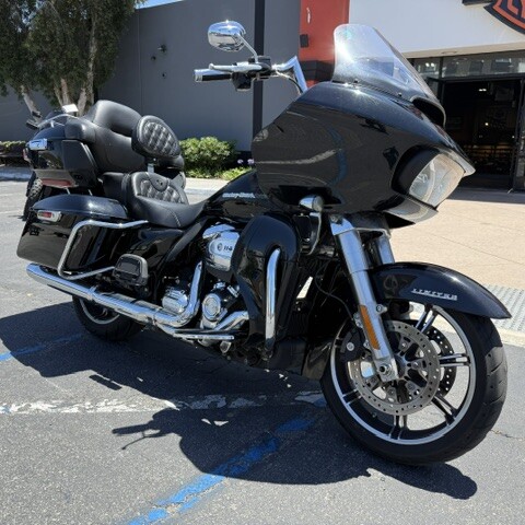 2022 Harley-Davidson® Road Glide® Limited thumb 3