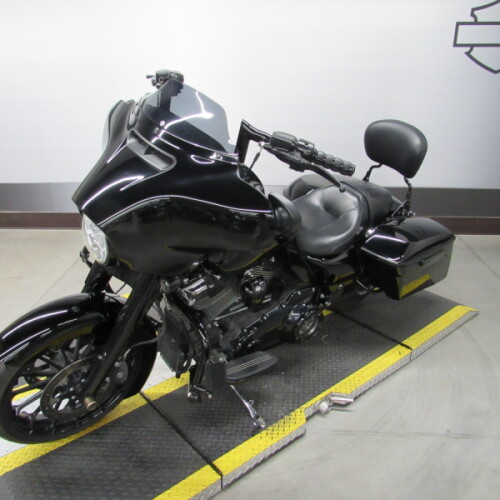 FLHXS 2018 Street Glide® Special thumb 1