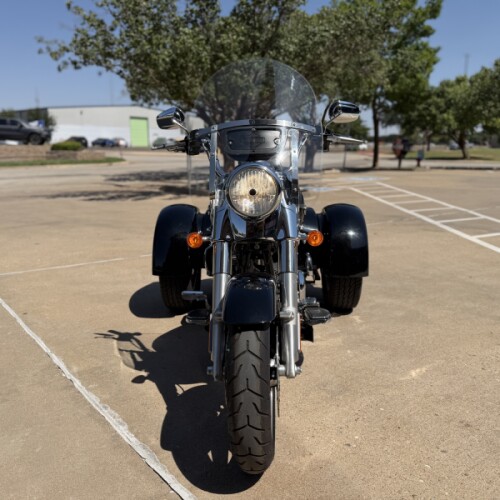 2016 Harley-Davidson® Freewheeler® Black thumb 1