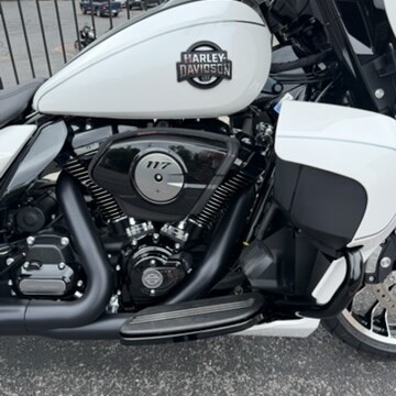 2026 Harley-Davidson® Street Glide Limited FLHXL thumb 3