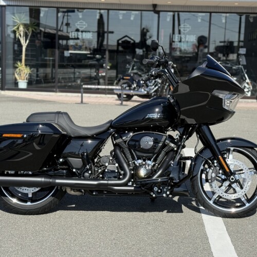 2026 Harley-Davidson® Road Glide™ Vivid Black Black Trim thumb 2