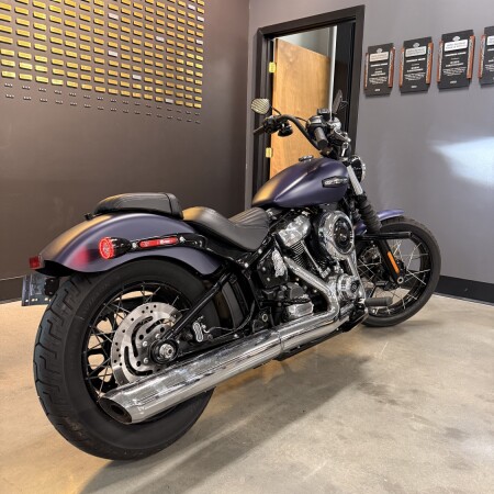 2025 Harley-Davidson® Street Bob® Purple Abyss Denim w/Laced Wheels thumb 0