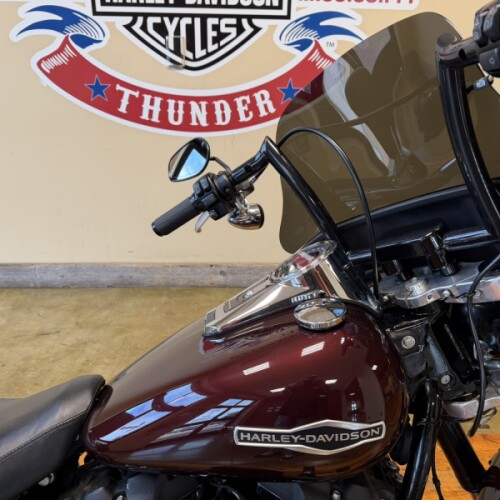 2018 Harley-Davidson® Sport Glide™ Twisted Cherry thumb 3