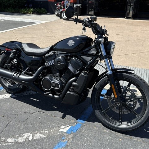2026 Harley-Davidson® Nightster™ Vivid Black Black Trim thumb 3