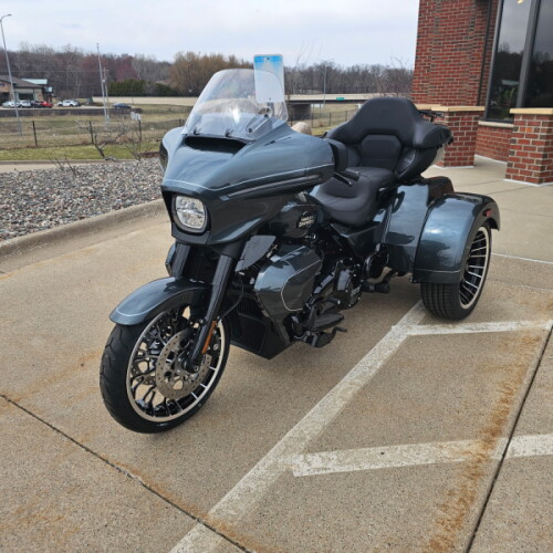 2026 Harley-Davidson® Street Glide 3 Limited Iron Horse Metallic Chrome Trim thumb 0