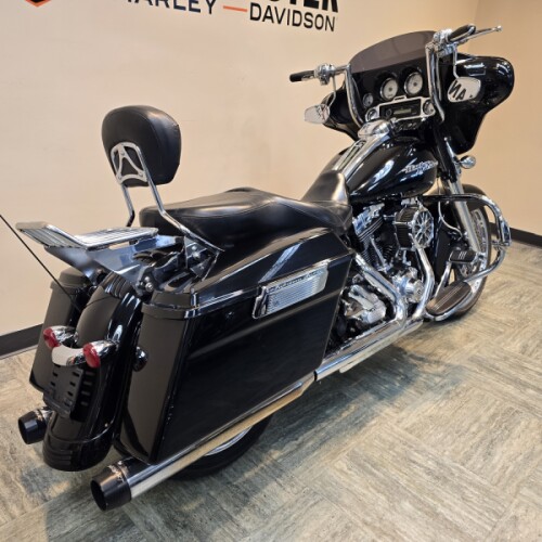 2011 Harley-Davidson® Street Glide® Vivid Black FLHX thumb 3