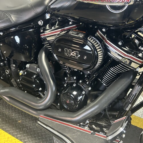 2020 Harley-Davidson® Heritage Classic 114 Vivid Black thumb 3