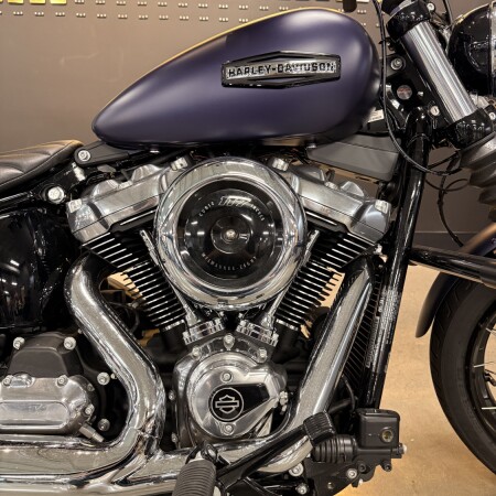 2025 Harley-Davidson® Street Bob® Purple Abyss Denim w/Laced Wheels thumb 3