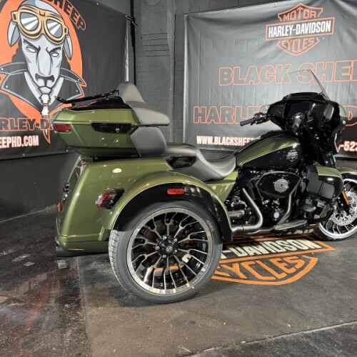 2026 Harley-Davidson® Street Glide 3 Limited FLHLT  thumb 3