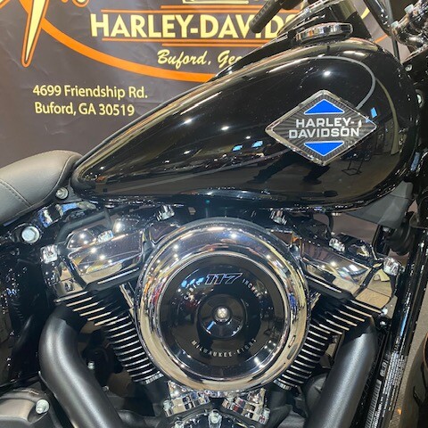 2026 Harley-Davidson® Heritage Classic VIVID BLACK thumb 2