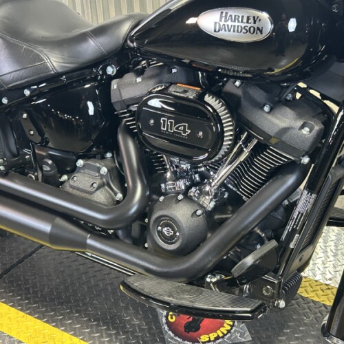 2024 Harley-Davidson® Heritage Classic Vivid Black - Black Finish thumb 3