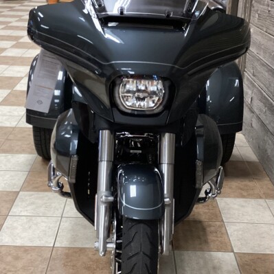 2026 Harley-Davidson® Street Glide 3 Limited Iron Horse Metallic Chrome Trim thumb 3