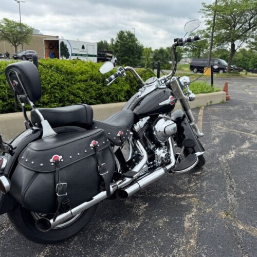 Harley-Davidson® Heritage Softail® Classic 2017 FLSTC BLACK thumb 3