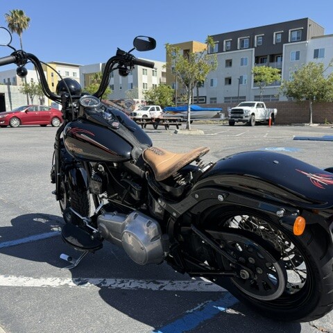 2009 Harley-Davidson® Softail® Cross Bones™ thumb 3