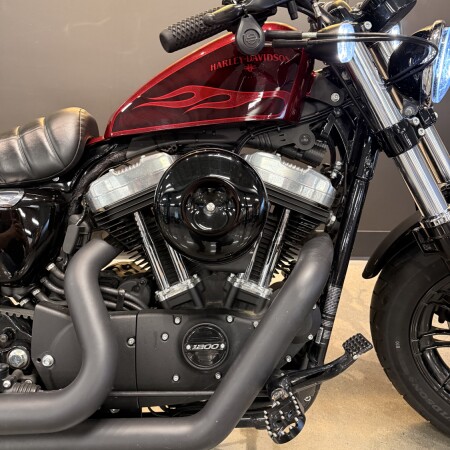 2017 Harley-Davidson® Forty-Eight® Hard Candy Custom™ Hot Rod Red Flake thumb 3