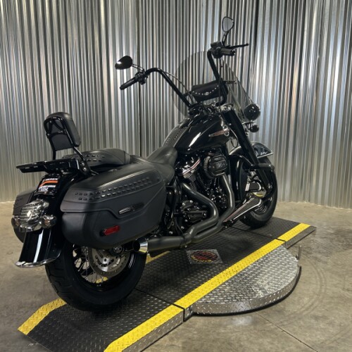 2020 Harley-Davidson® Heritage Classic 114 Vivid Black thumb 2