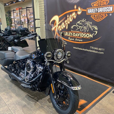 2026 Harley-Davidson® Heritage Classic VIVID BLACK thumb 0