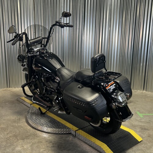 2020 Harley-Davidson® Heritage Classic 114 Vivid Black thumb 0