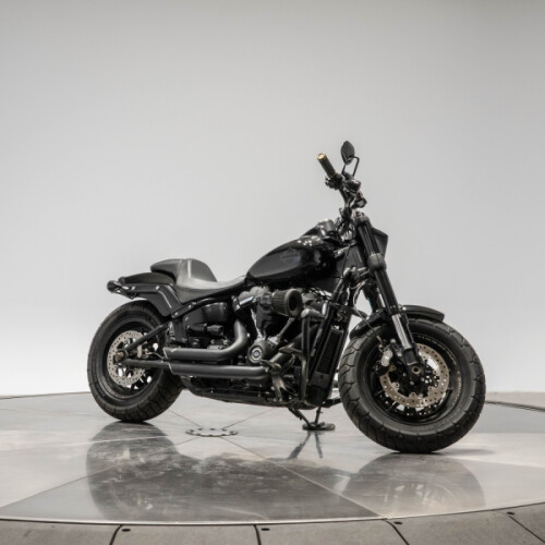 2019 Harley-Davidson FXFBS Softail Fat Bob 114 in Vivid Black thumb 3