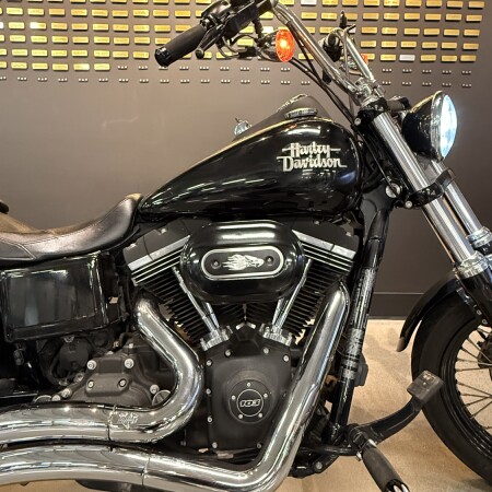 2014 Harley-Davidson® Street Bob® Vivid Black Deluxe thumb 3