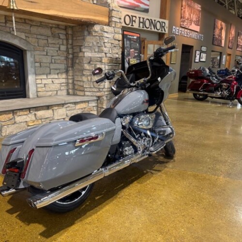 FLTRX 2026 Road Glide® thumb 3