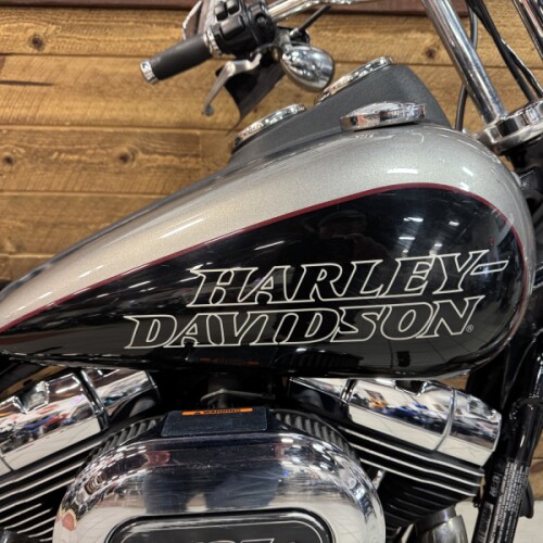 2017 Harley-Davidson® Low Rider® Two-Tone Billet Silver/Vivid Black FXDL thumb 3