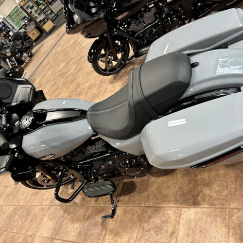  2026 Harley-Davidson® Road Glide® thumb 3