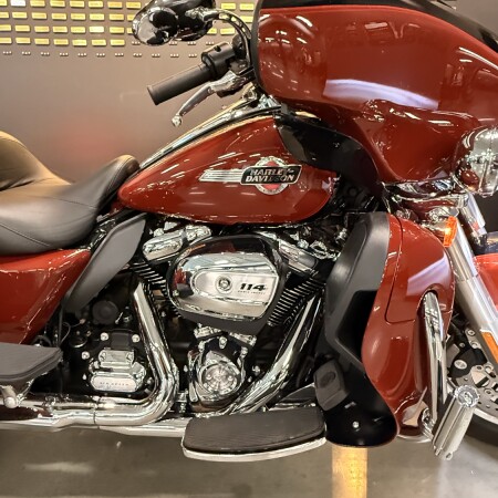 2024 Harley-Davidson® Tri Glide® Ultra Red Rock / Vivid Black thumb 3