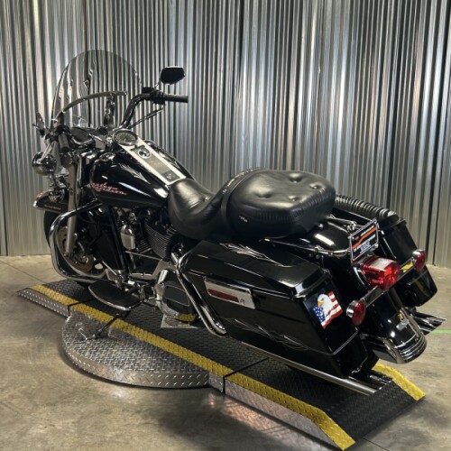 2004 Harley-Davidson® Road King® Classic BLACK W/PINSTRIPE thumb 0