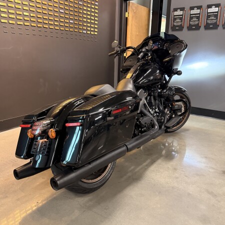 2022 Harley-Davidson® Road Glide® ST Vivid Black thumb 0