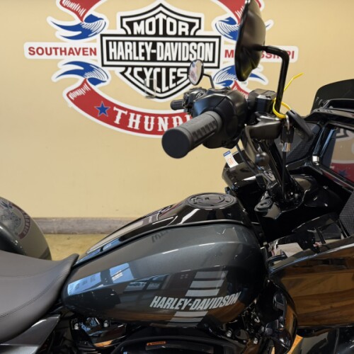 2026 Harley-Davidson® Road Glide 3 Iron Horse Metallic thumb 3