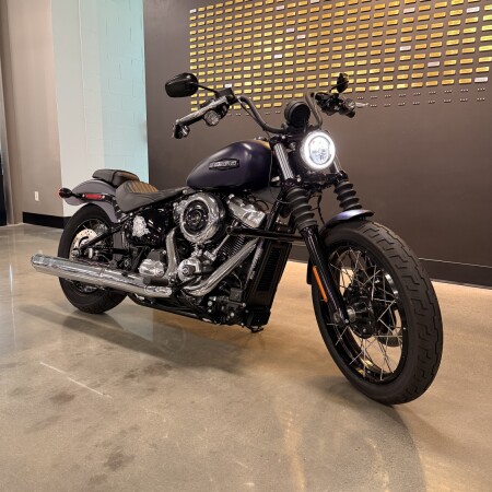 2025 Harley-Davidson® Street Bob® Purple Abyss Denim w/Laced Wheels thumb 1