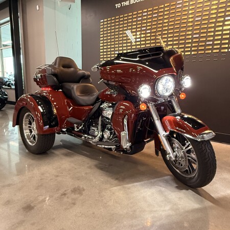 2024 Harley-Davidson® Tri Glide® Ultra Red Rock / Vivid Black thumb 1