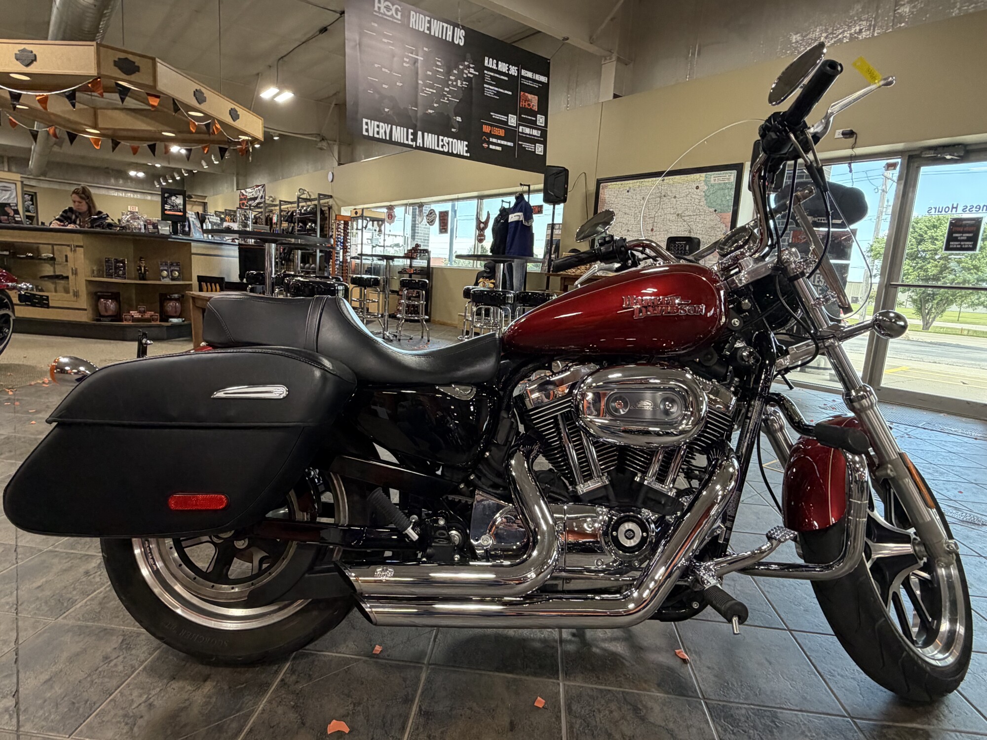 2016 Harley-Davidson® SuperLow® 1200T Velocity Red Sunglo