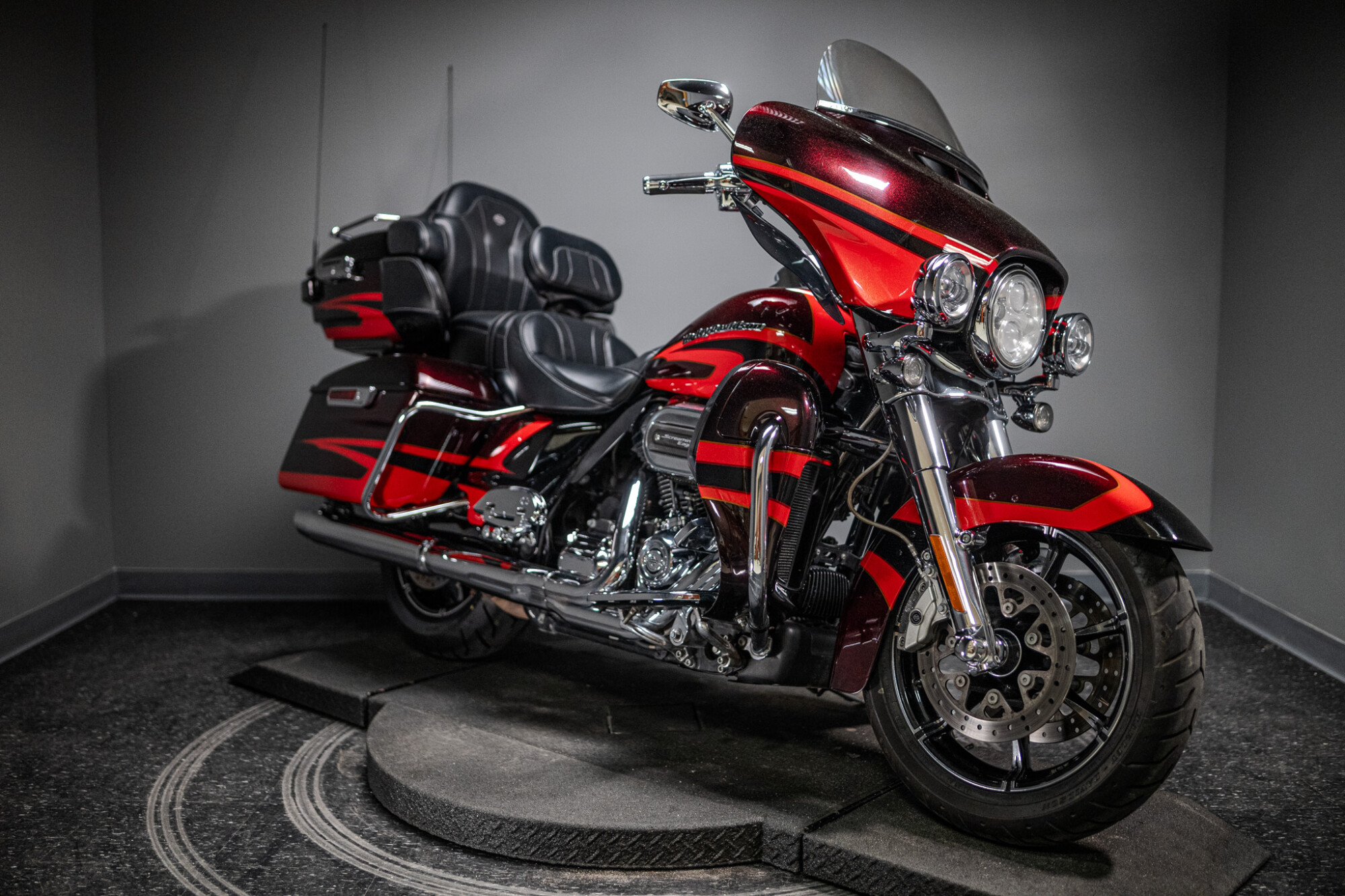 2017 CVO™ Limited (FLHTKSE)