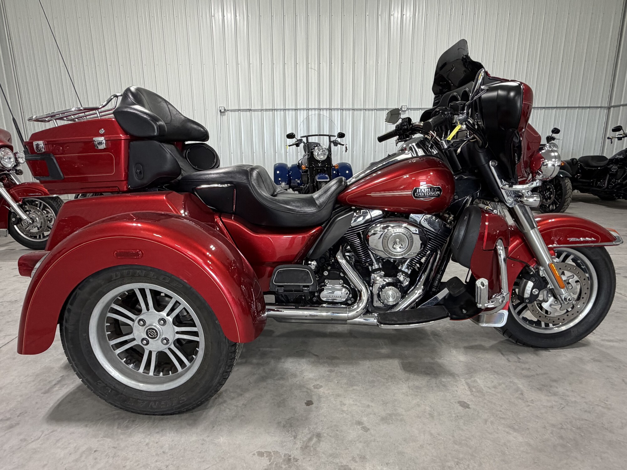 2013 Harley-Davidson® Tri Glide™ Ultra Classic® EMBR RED SUNGLO W/ PINSTRIP