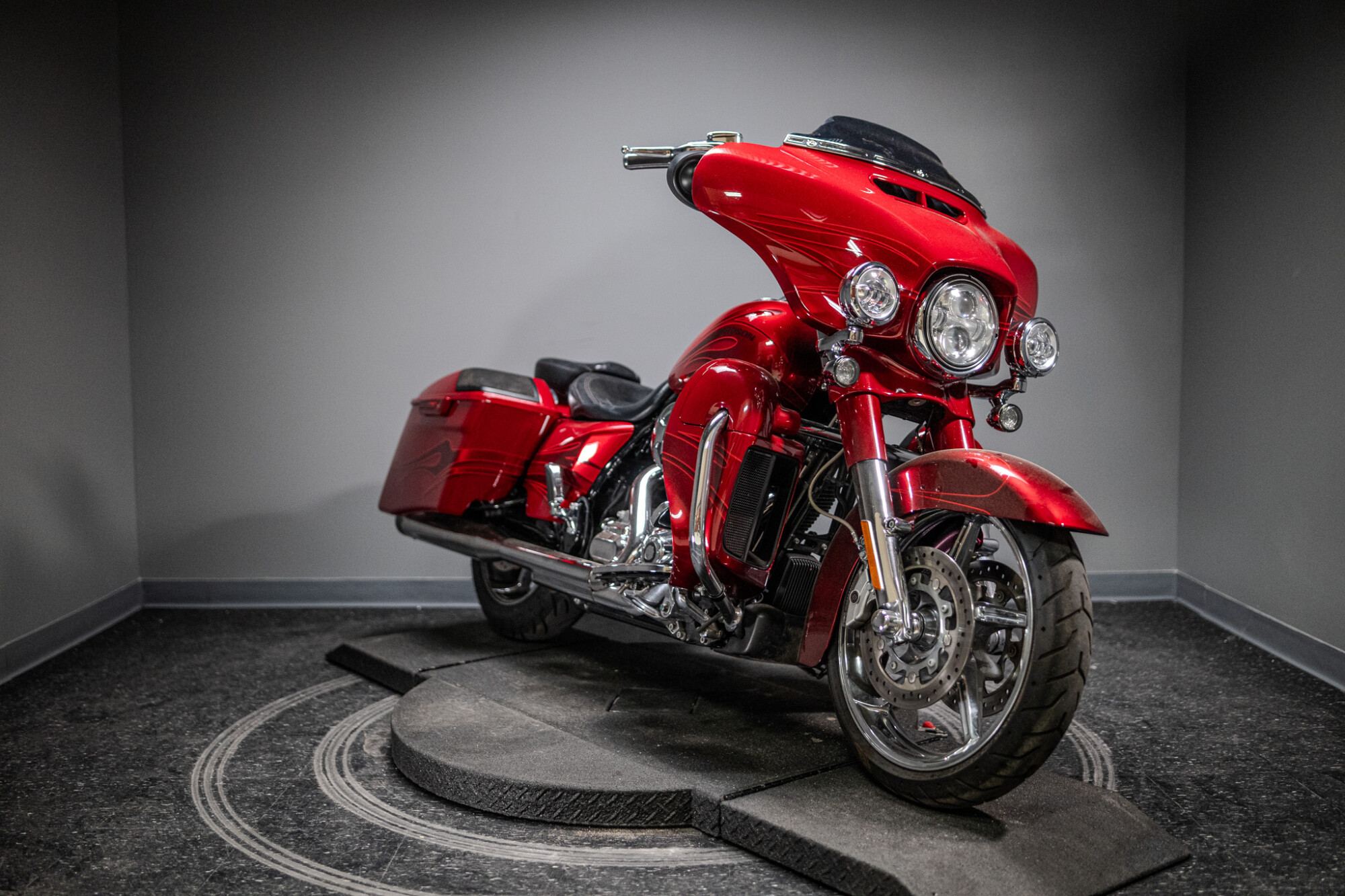 2016 CVO™ Street Glide® (FLHXSE)
