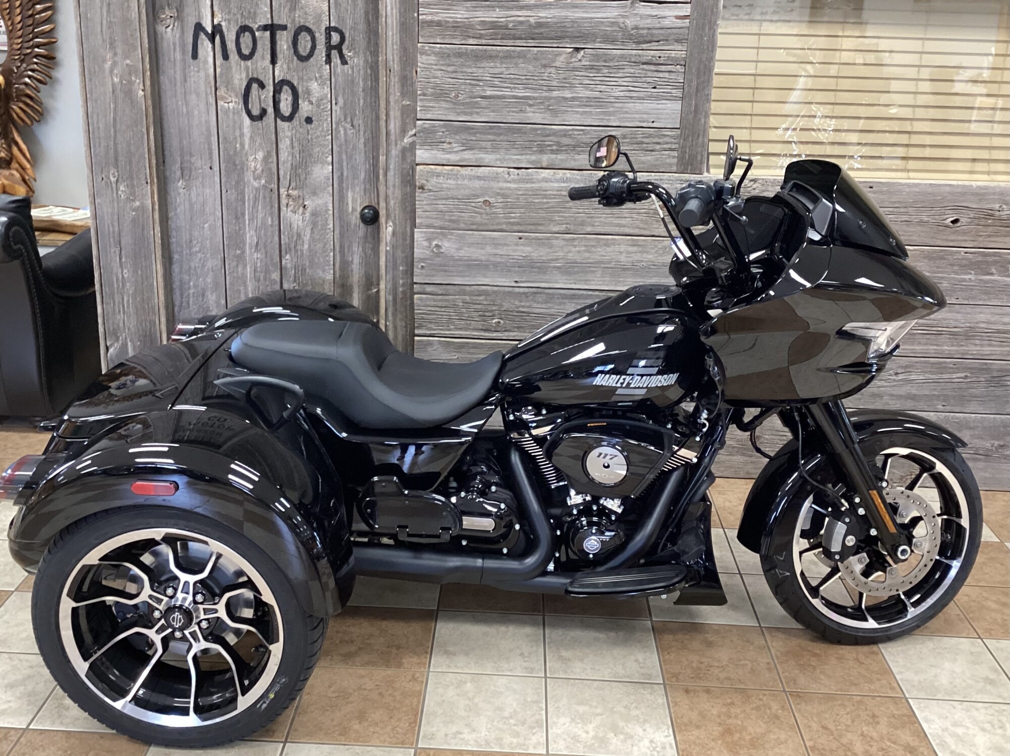2026 Harley-Davidson® Road Glide 3 Vivid Black