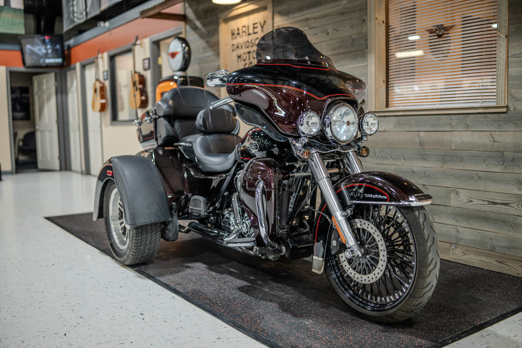 2011 Tri Glide™ Ultra Classic® (FLHTCUTG)