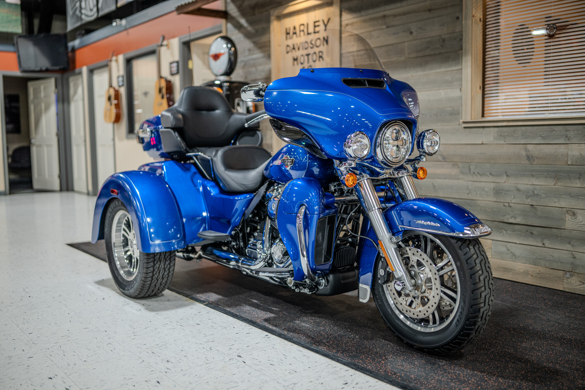 2024 Tri Glide™ Ultra (FLHTCUTG)